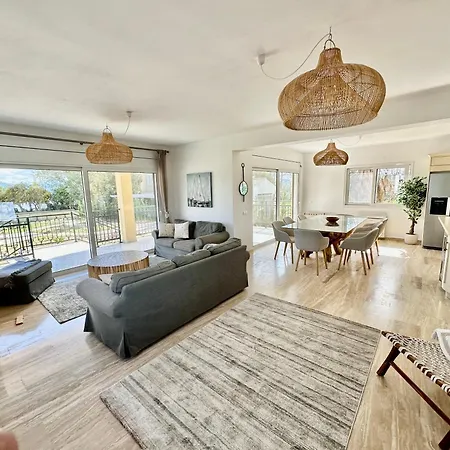 Sunbreeze-beachfront Luxury 5 Bed 4 Bath-sleeps 10 Vilă